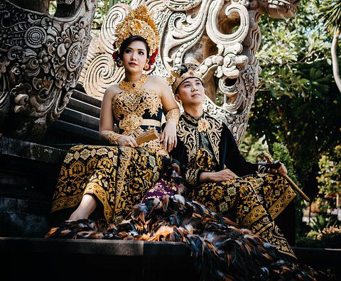 https://www.tricitylocalnews.com/wp-content/uploads/2019/09/A-Balinese-Hindu-couple-in-traditional-dress.jpg